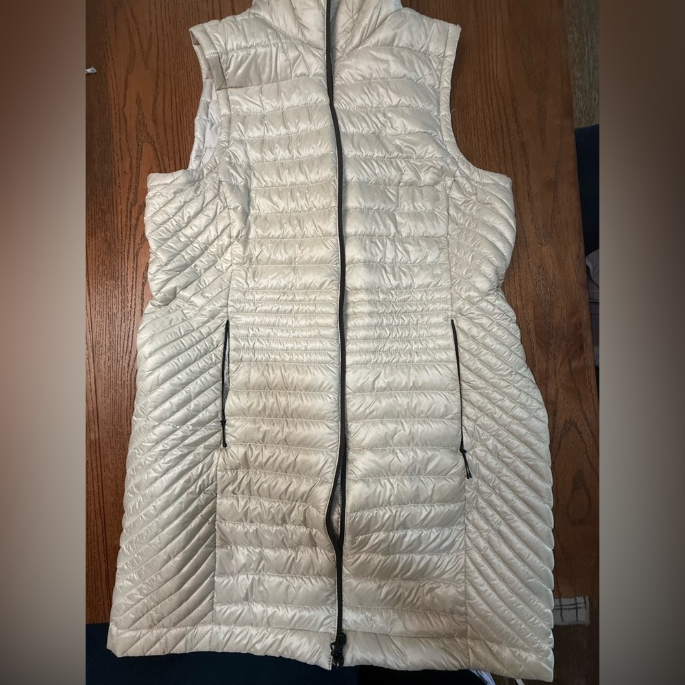 Duluth Trading size Large down Women's gray Quilted Vest